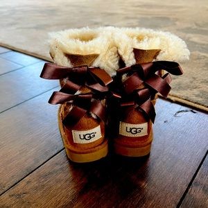 Uggs boots for kids size 7US